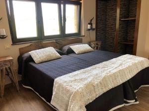 A bed or beds in a room at Las Cavernas Del Bisonte