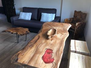 A seating area at Las Cavernas Del Bisonte