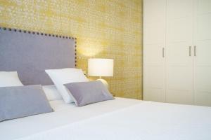 A bed or beds in a room at iloftmalaga Verdaguer