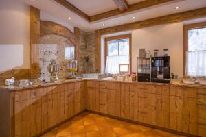 Kuchyň nebo kuchyňský kout v ubytování Chalet Walchenhof