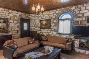 Posezení v ubytování Stone Mansion Anavryti, ΑΜΑ 20569