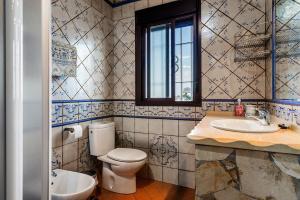 Koupelna v ubytování Villa Nueva Cascada - Casa Rustica "Tu Casa En Conil"