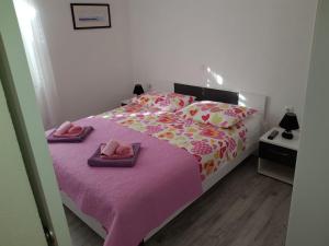Postel nebo postele na pokoji v ubytování Apartments Centar - Mirjana