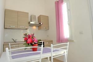 A kitchen or kitchenette at casa vacanze"IL TRAMONTO"