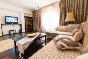 TV a/nebo společenská místnost v ubytování Hotel Jolie Apartments