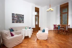 Posezení v ubytování Apartment in the top center of old town + 27 fotografií