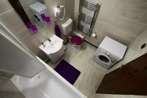 an overhead view of a bathroom with a toilet and a sink at Sunshine View in Cluj-Napoca +3 photos