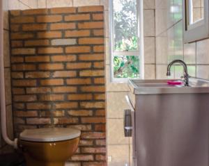 a bathroom with a toilet and a sink at Morada d'Omar 4 Ilhas in Bombinhas +44 photos
