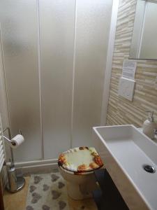 Ein Badezimmer in der Unterkunft a casa di nonna Elza