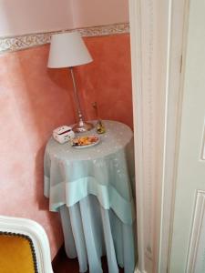 a table with a lamp and a plate of food on it at B&B Villa Francesca in Soverato Marina