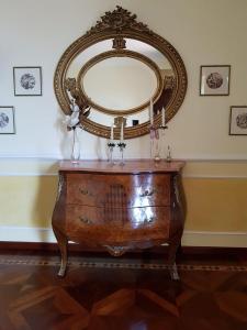 a dressing table with a mirror on top of it at B&B Villa Francesca in Soverato Marina