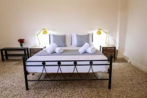 a bedroom with a bed with white sheets and pillows at Skouros Villa in Kastrí