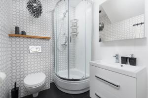 Łazienka w obiekcie Morskie Apartamenty "Zefir" "Notos" "Loft" "Gniazdo"