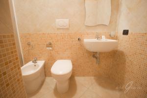 a bathroom with a toilet and a sink at B&B Ghiaccio in Gallipoli