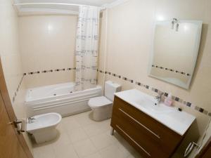 Koupelna v ubytování Apartamento Naval + 8 fotografií
