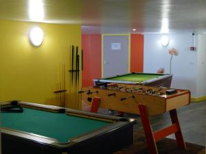 Billiards table sa Hôtel de l'Aviation
