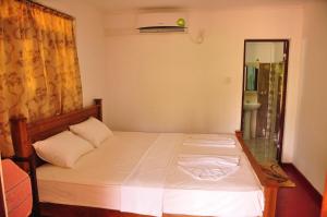 Letto o letti in una camera di Pidurangala View Home Stay