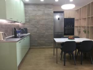 Cucina o angolo cottura di Apartments in the City Center With Panoramic View