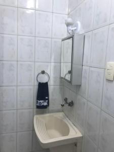 Kamar mandi di Copa apt°/ 1Qd da Praia bela vista