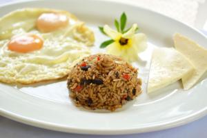 Makanan di atau berdekatan hotel