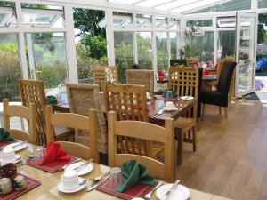 A restaurant or other place to eat at Hammonds Park Guest House 