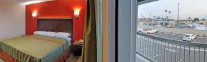 Tempat tidur dalam kamar di Epic Hotel