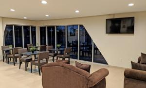Area tempat duduk di Epic Hotel