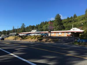 an empty road in front of a gas station at Four Winds Motel in Depoe Bay