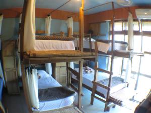 Palanda nebo palandy na pokoji v ubytování Dulan Groundnut Backpacker Hostel