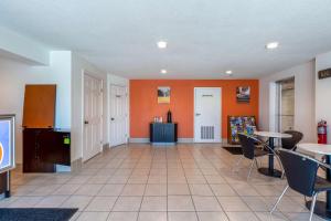 Kuchyň nebo kuchyňský kout v ubytování Motel 6-Houston, TX - East
