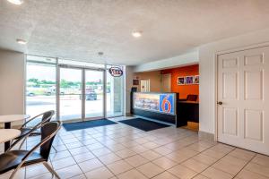 Foto da galeria de Motel 6-Houston, TX - East em Houston