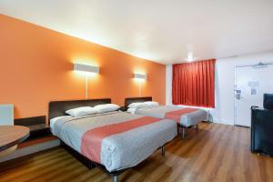 Postel nebo postele na pokoji v ubytování Motel 6-Houston, TX - East + 28 fotografií