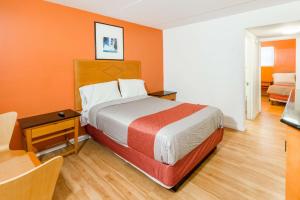 Cama o camas de una habitación en Flamingo Motel