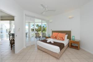 Letto o letti in una camera di Seascape Holidays at Beaches Port Douglas