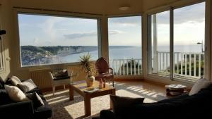 a living room with a view of the ocean at Aux Premières Loges in Fécamp