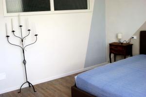 Un pat sau paturi într-o cameră la La casa in Ruga - civico 85