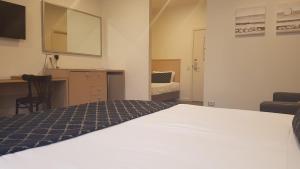 Postel nebo postele na pokoji v ubytování Largs Pier Hotel