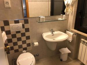 Koupelna v ubytování Hotel Ai Tufi