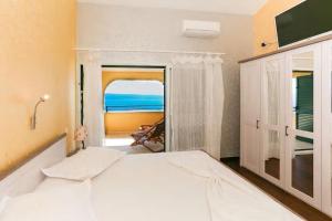 Postel nebo postele na pokoji v ubytování Villa Hacienda Grof + 37 fotografií