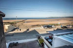 Gallery image of Waters Edge Holiday Apartments in Benllech