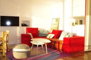 a living room with a couch and a table at Eden Playa Standing in Sant Antoni de Calonge