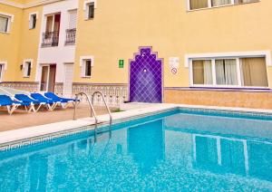 Der Swimmingpool an oder in der Nähe von Hotel RF Astoria - Adults Only