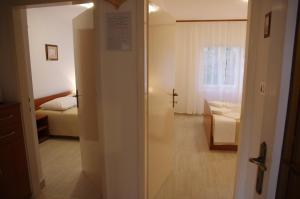 Posteľ alebo postele v izbe v ubytovaní Apartments Sonja Podgora