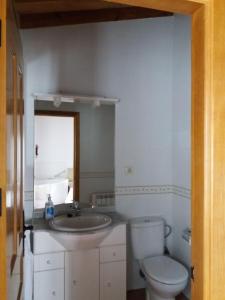 A bathroom at Casa Rural La Antigua Fragua