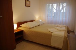Posteľ alebo postele v izbe v ubytovaní Apartments Sonja Podgora