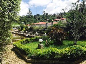 La Vallée de Bana外面的花园