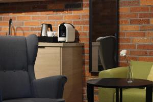 Zestaw do parzenia kawy i herbaty w obiekcie Apartamenty Centrum Park Sowińskiego 19