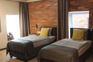 Łóżko lub łóżka w pokoju w obiekcie Apartamenty Centrum Park Sowińskiego 19