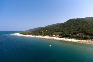 an aerial view of a beach in the ocean at Dream Studios in Stavros