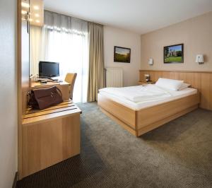 Gallery image of Hotel am Wald in Monheim